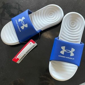 BNWT Boys Under Armour slides SIZE 6